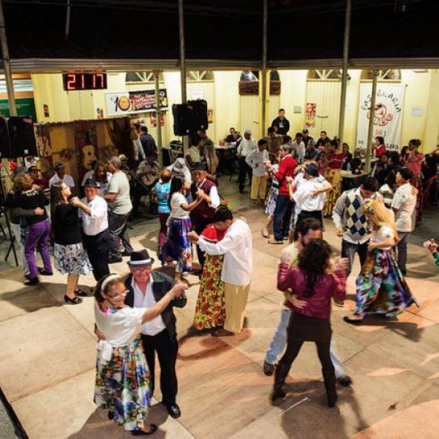 Sábado é dia de bater os tamancos com o Grupo Mandicuera