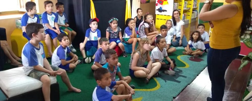 Alunos de escolas municipais participam de tarde de contação de histórias na Mário Lobo