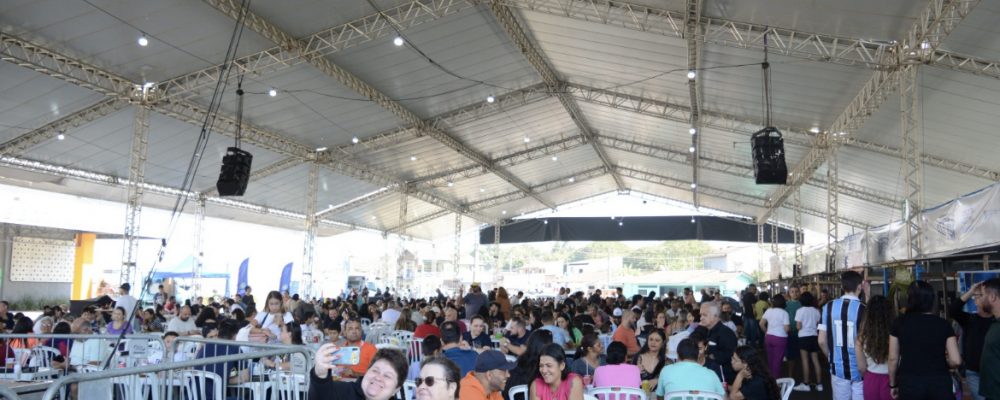 Festa da Tainha reúne em torno de 2 mil pessoas neste fim de semana