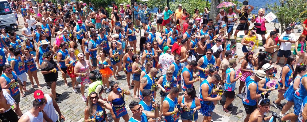 Banho à Fantasia reúne mais de 30 mil foliões em Paranaguá