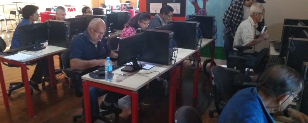 Oficina de informática para idosos acontece na Biblioteca Mário Lobo